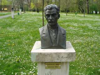 Pápa, Köztársaság liget 1. Gárdonyi Géza.jpg Pápa, Köztársaság liget 1. Gárdonyi Géza.jpg